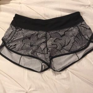 Size 6 Lululemon Speed Up Shorts 2.5in